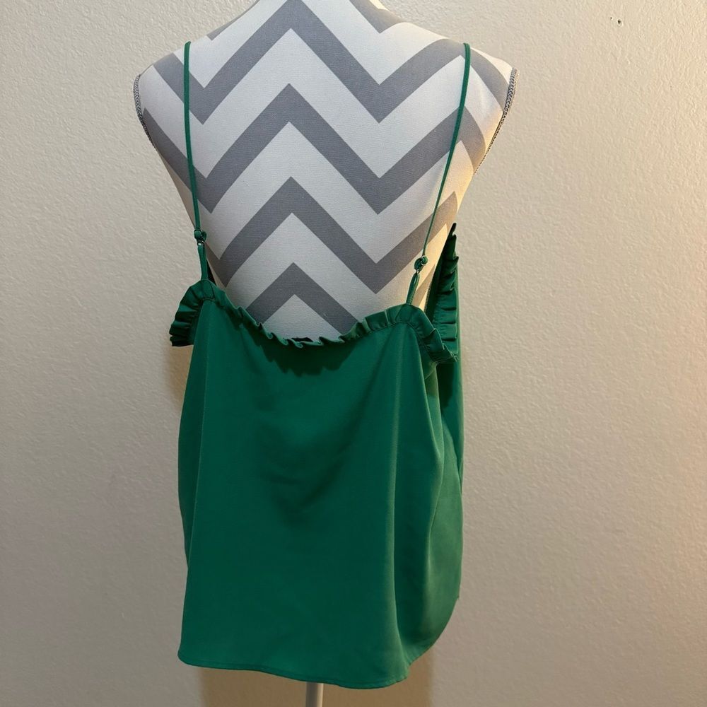 Halogen Green Solid Ruffle Triangle V Neck Adjustable Tank Top Large - Picture 4 of 10
